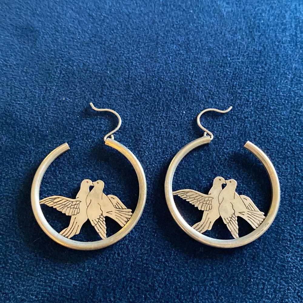 Chic Gold Bird Design Hoop Earrings
